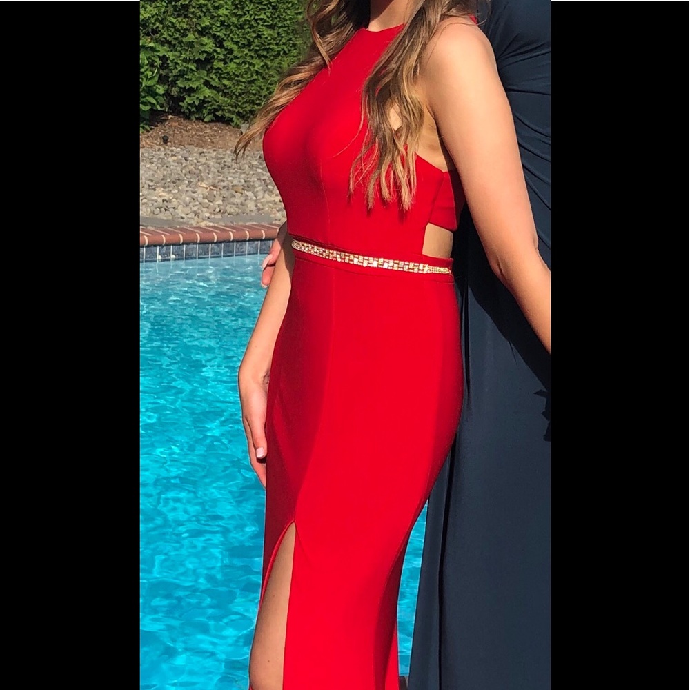 RED DRESS BOUTIQUE - Picture 2 of 9